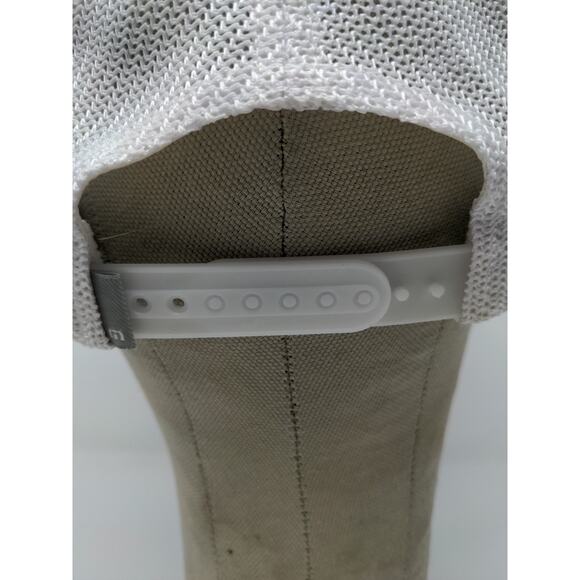 Travis Mathew Mesh Back Snapback Hat 110 One Ten FlexFit White & Gray Adjustable - Picture 7 of 11